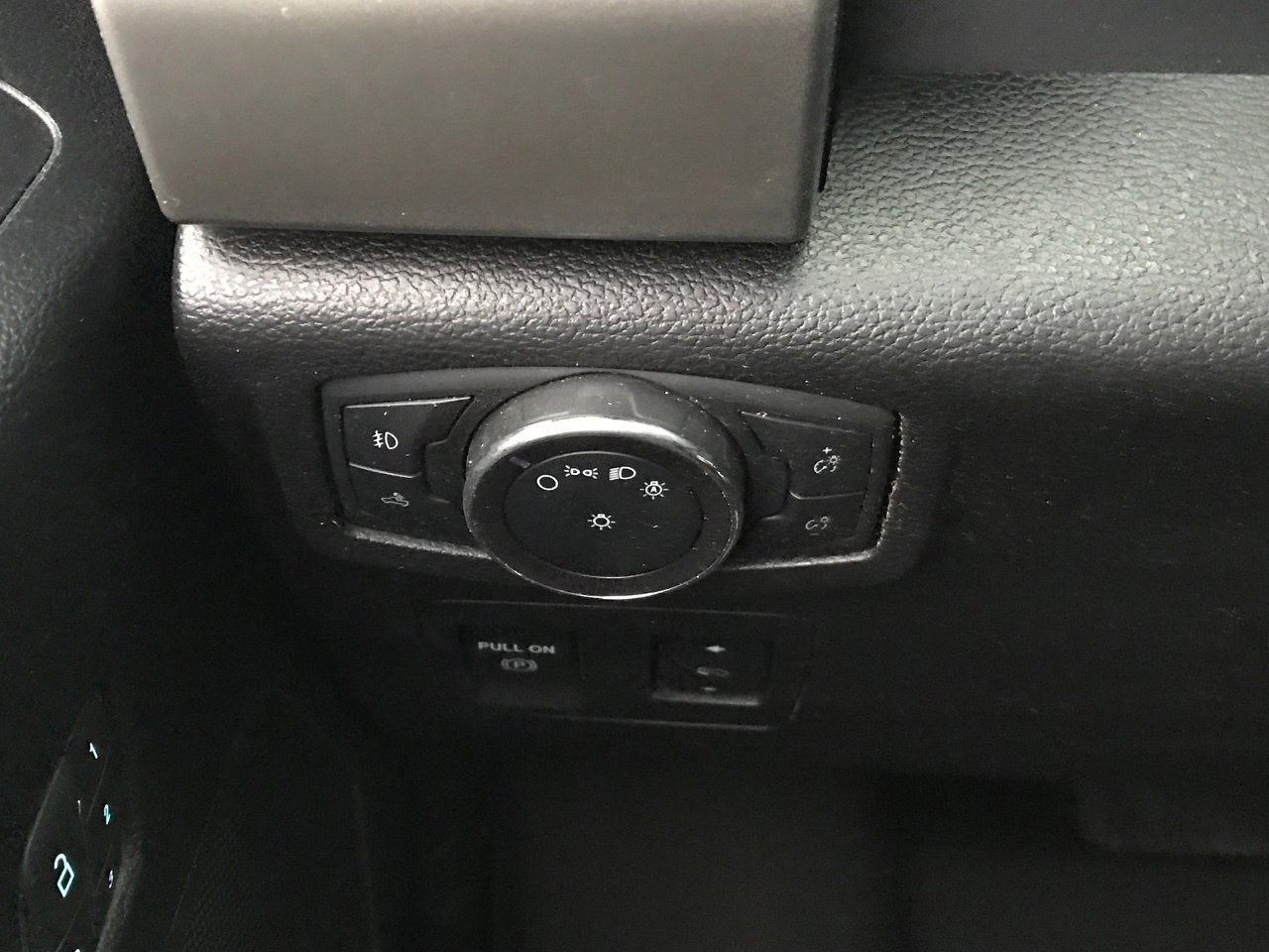 Used 2019 Ford F150 Lariat image 17