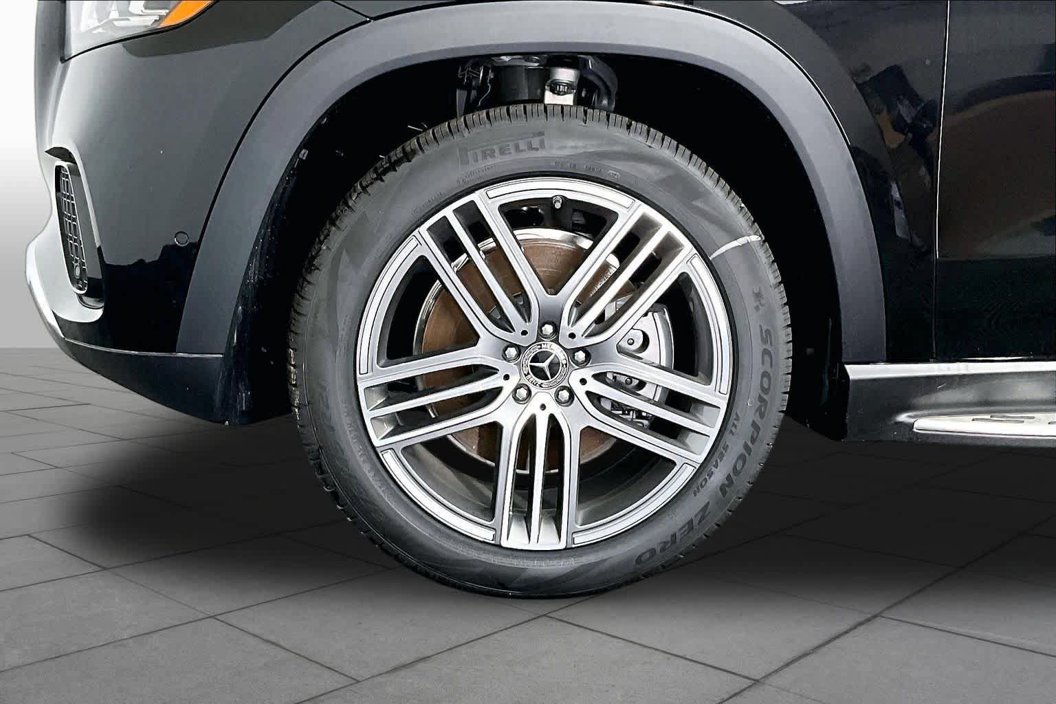 New 2026 Mercedes-Benz GLS 450 4MATIC image 18
