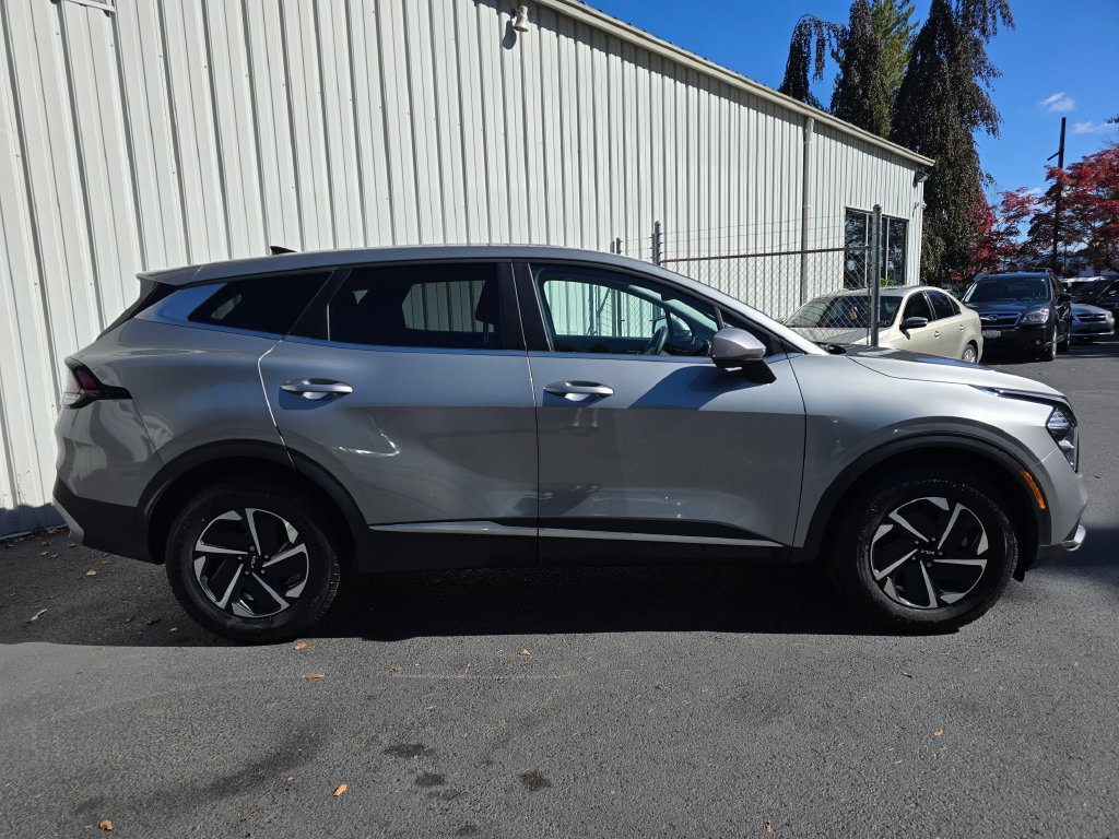 Used 2023 Kia Sportage LX AWD/4WD image 3