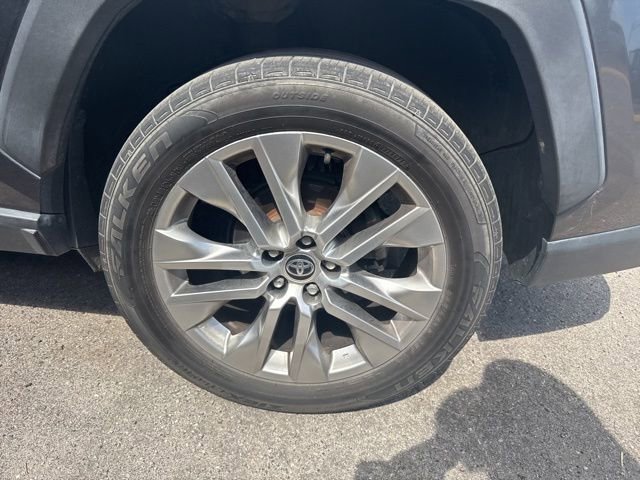 Used 2020 Toyota RAV4 XLE Premium FWD image 11