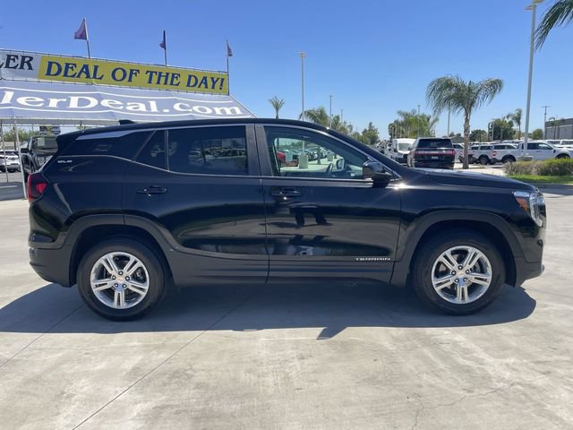 Used 2024 GMC Terrain SLE AWD/4WD image 9