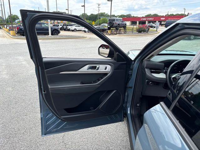 Certified 2025 Ford Explorer Active w/ Active Comfort Package RWD image 10