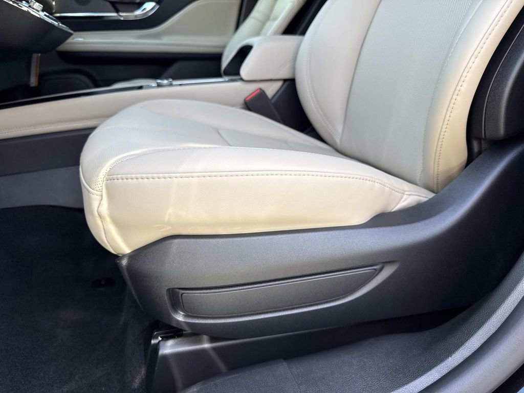 New 2026 Lincoln Corsair Premiere image 20