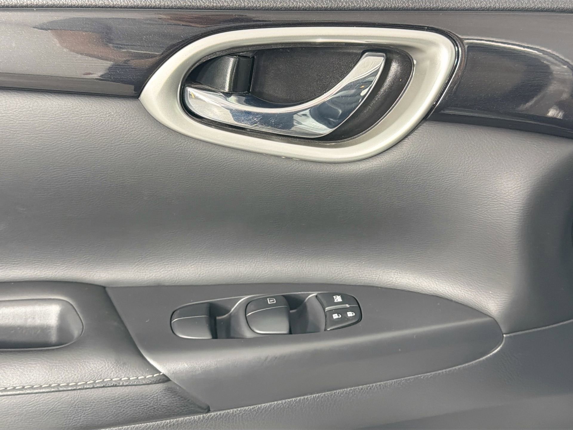 Used 2019 Nissan Sentra SL FWD image 17