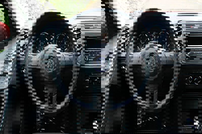 Used 2012 Volkswagen Tiguan S image 16