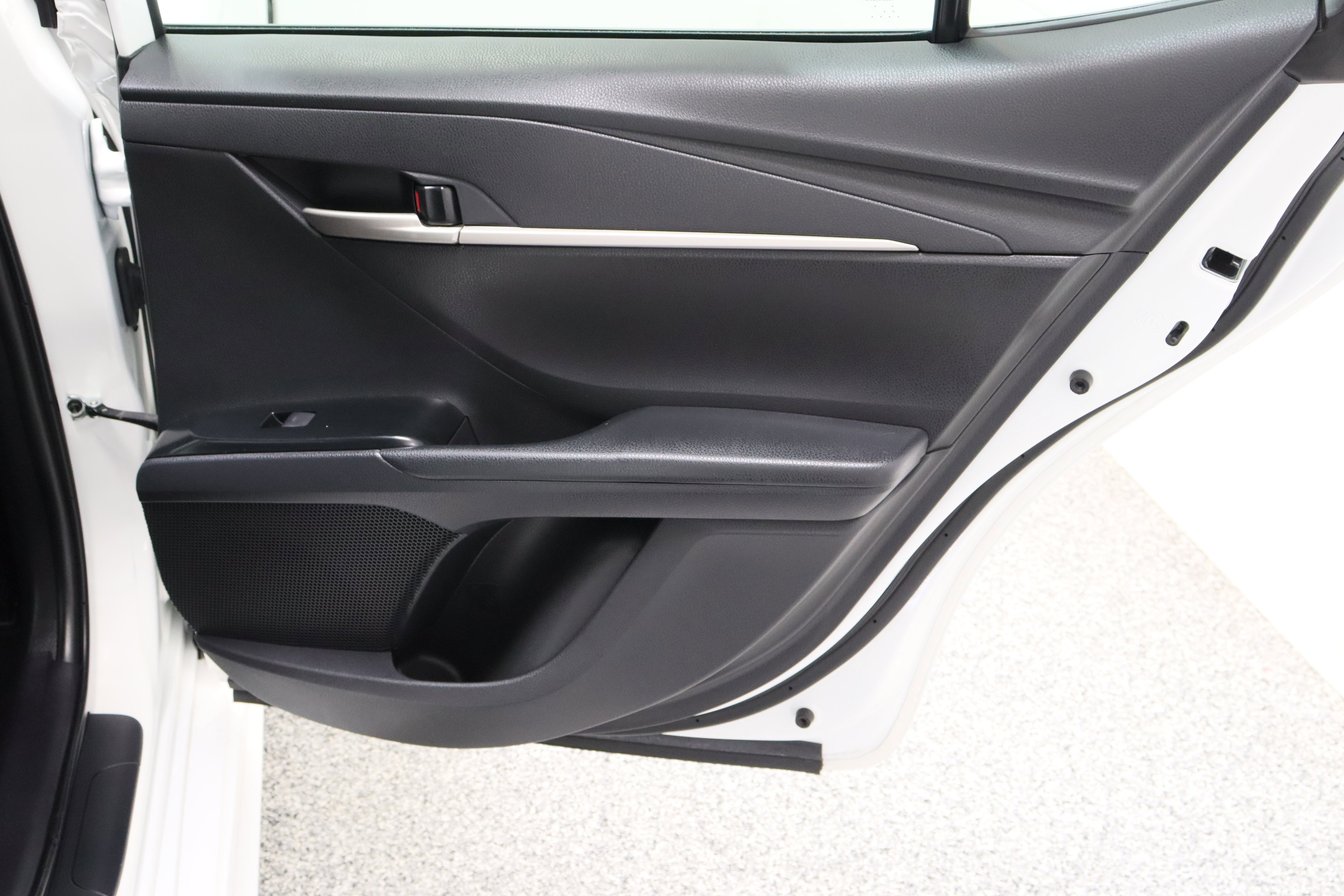 Used 2025 Toyota Camry SE FWD image 32