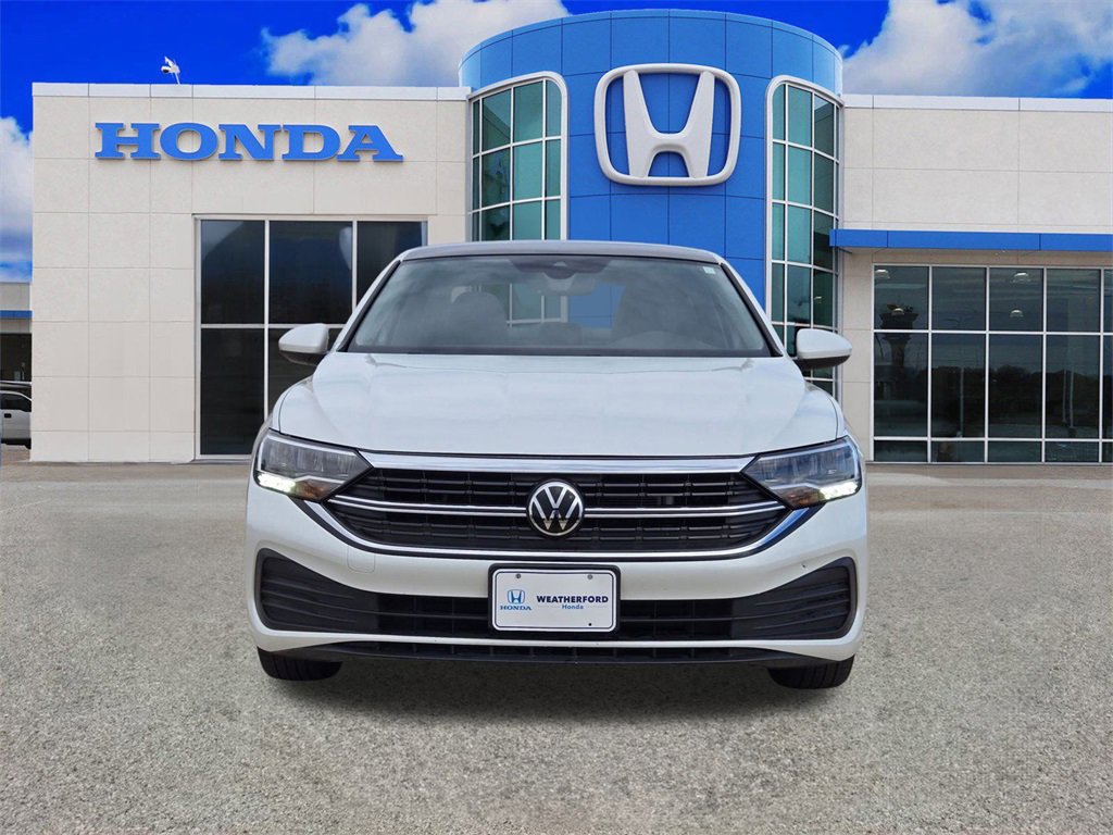 Used 2024 Volkswagen Jetta SE w/ Panoramic Sunroof Package image 8
