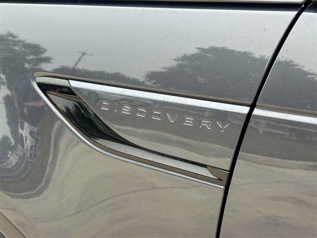 Used 2024 Land Rover Discovery S image 10