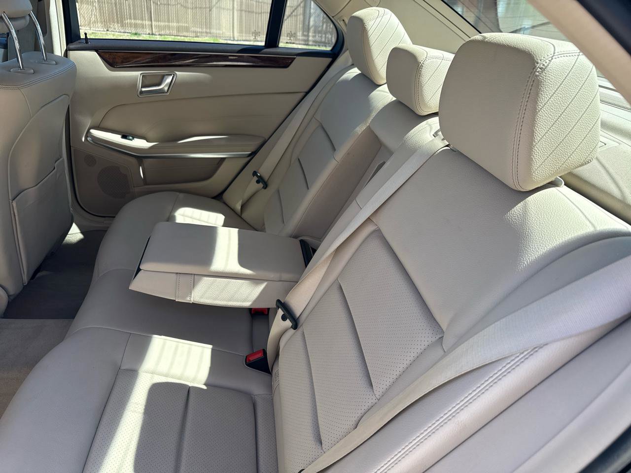 Used 2014 Mercedes-Benz E 250 BlueTEC 4MATIC Sedan image 44