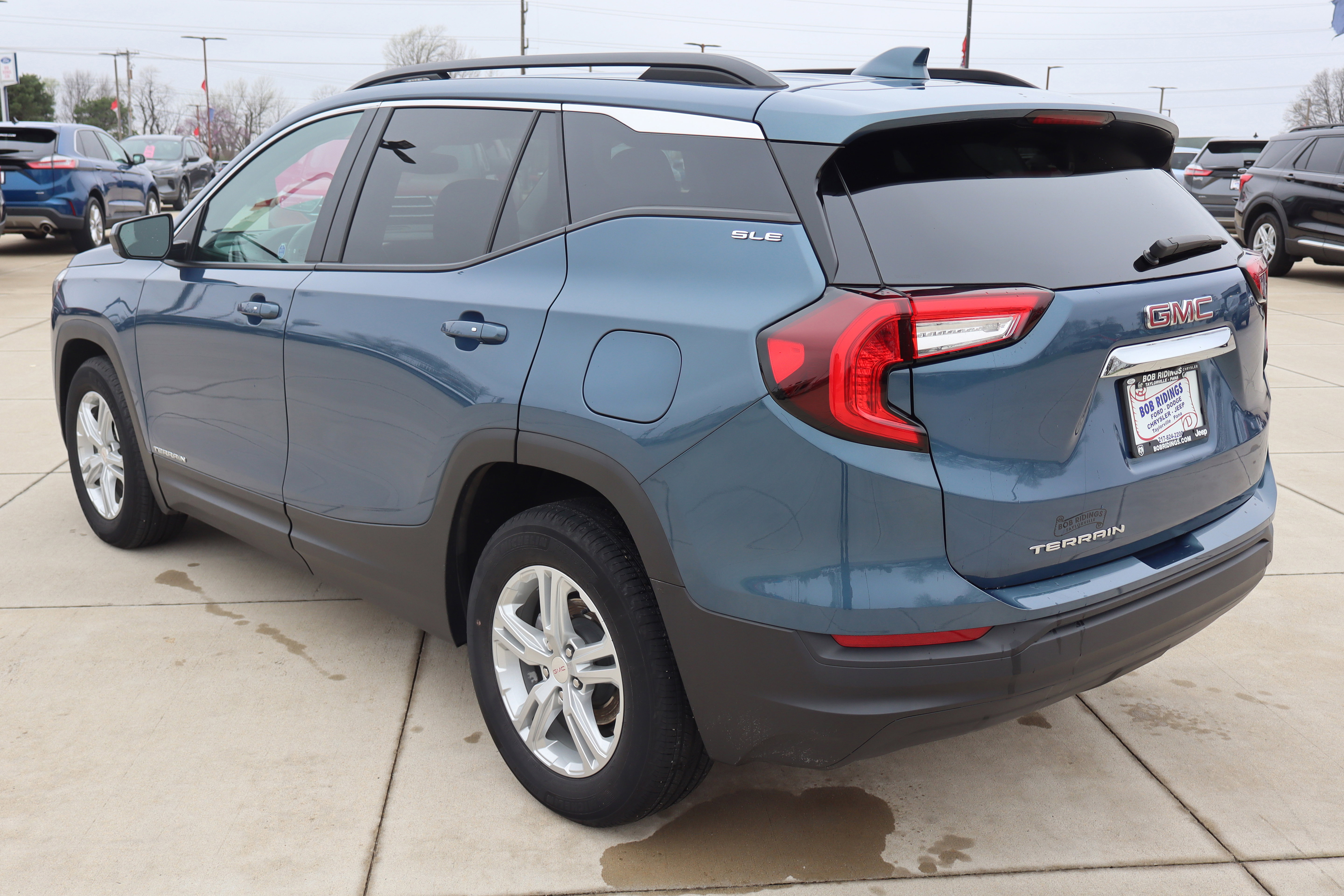 Used 2024 GMC Terrain SLE w/ Driver Convenience Package image 7