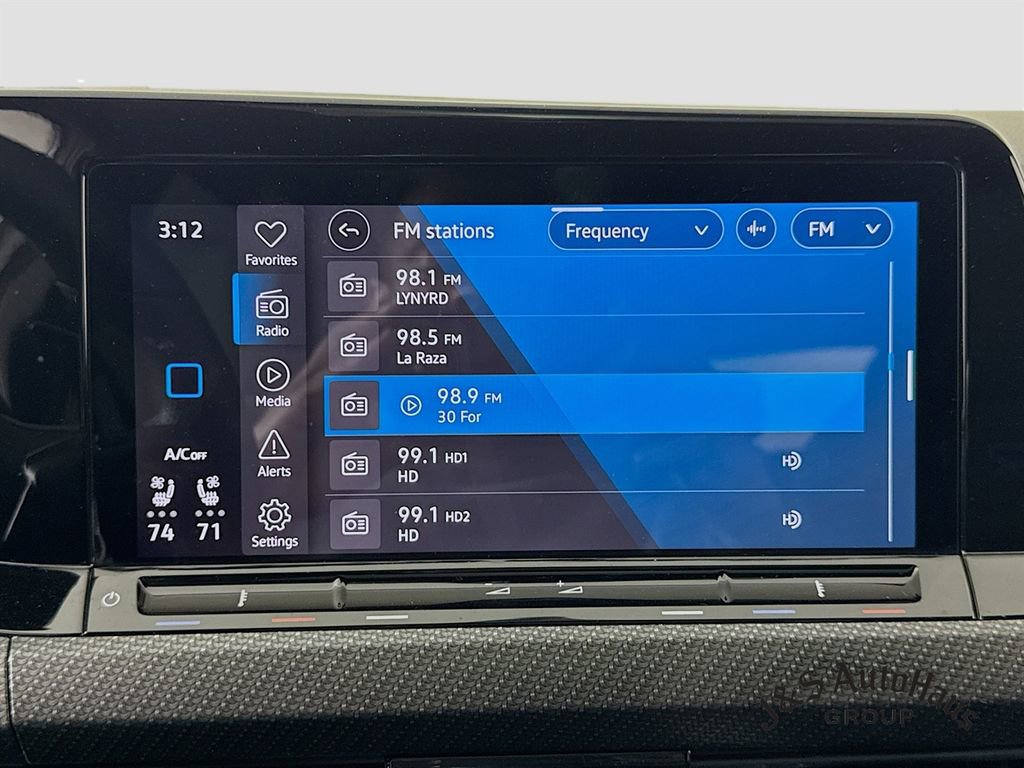 Used 2022 Volkswagen Golf R image 17