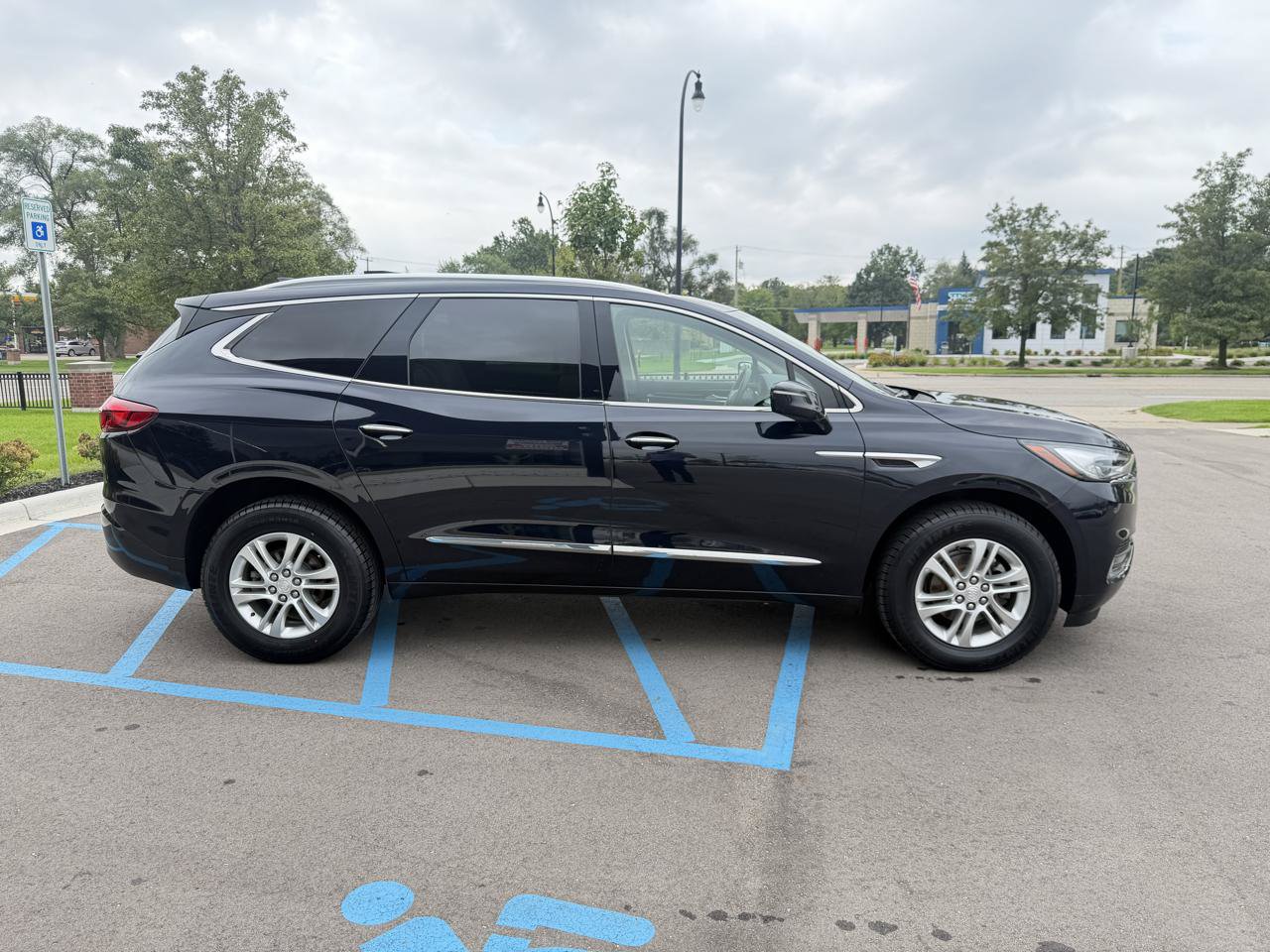 Used 2020 Buick Enclave Essence w/ LPO, Floor Liner Package FWD image 4
