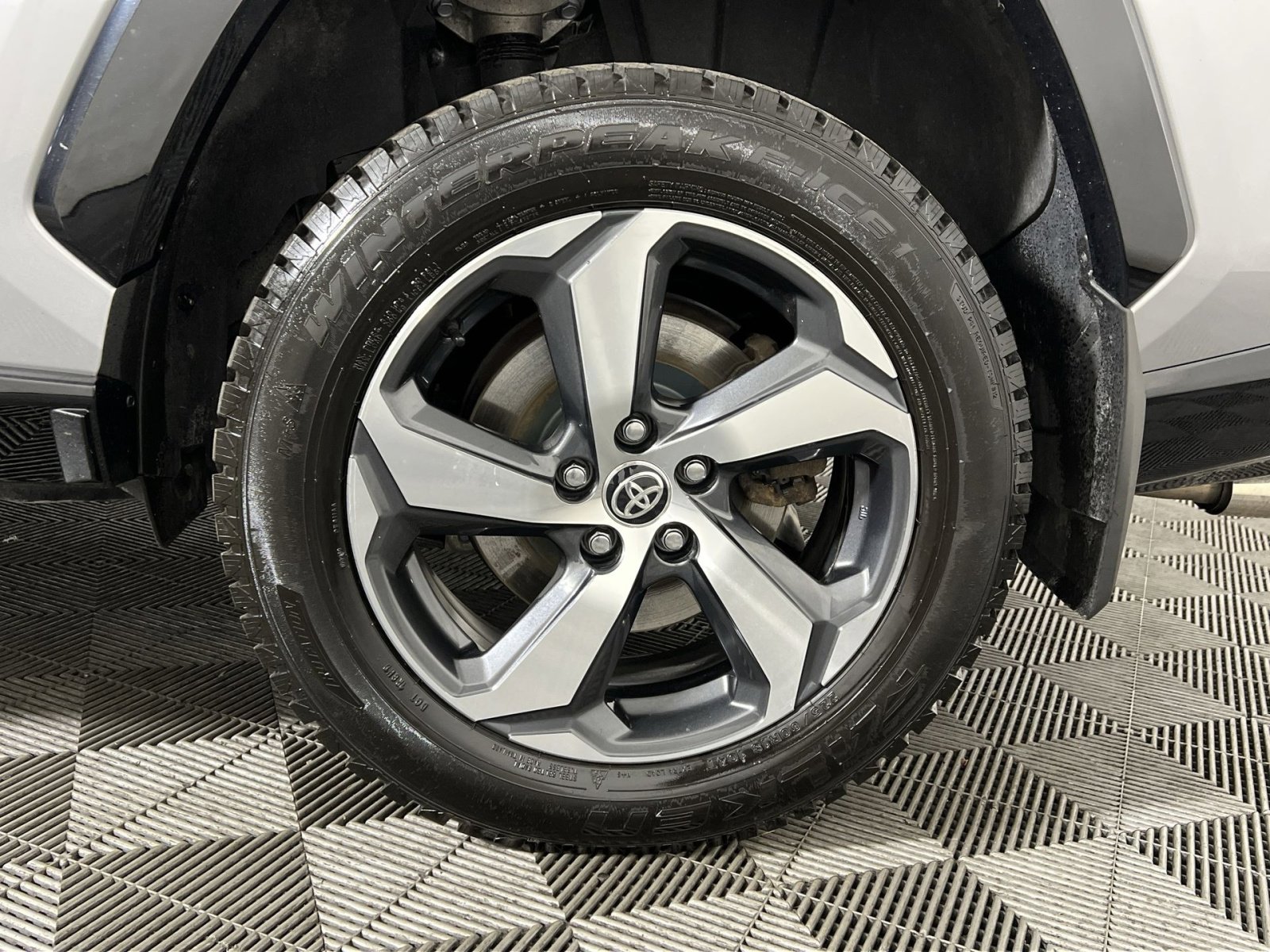 Used 2021 Toyota RAV4 SE image 12