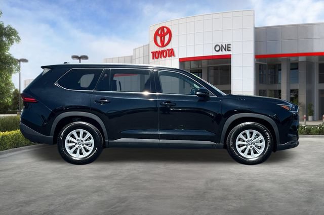 Certified 2025 Toyota Grand Highlander FWD image 3