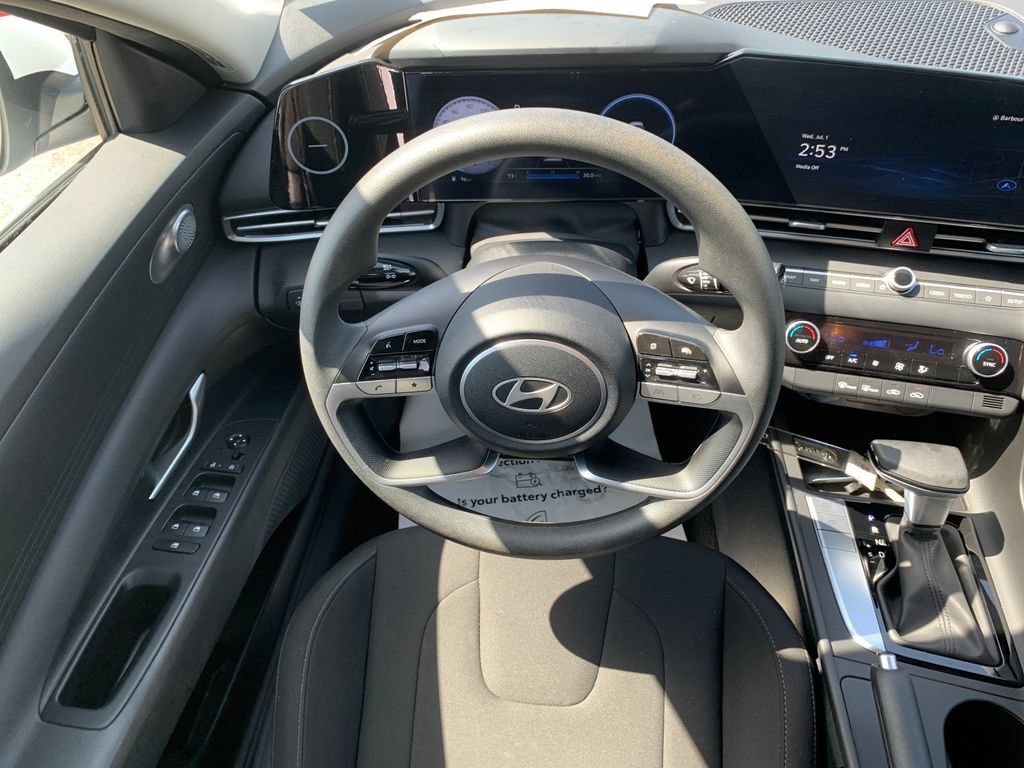 Used 2024 Hyundai Elantra SEL FWD image 17