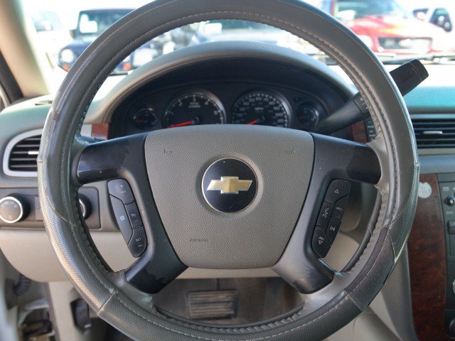 Used 2009 Chevrolet Suburban LT w/ Luxury Package AWD/4WD image 18