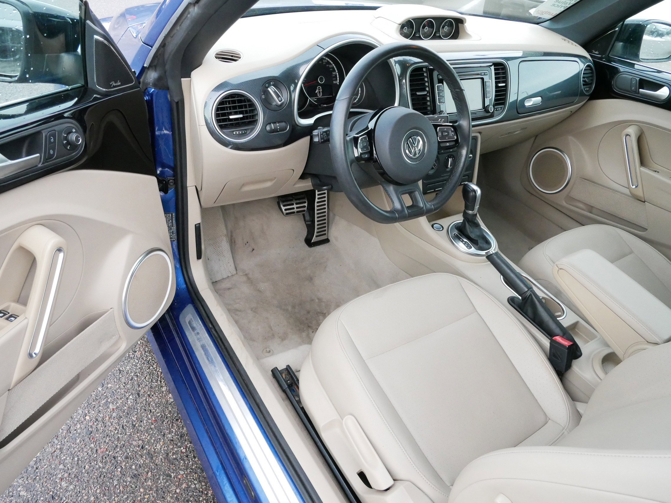 Used 2015 Volkswagen Beetle R-Line image 9