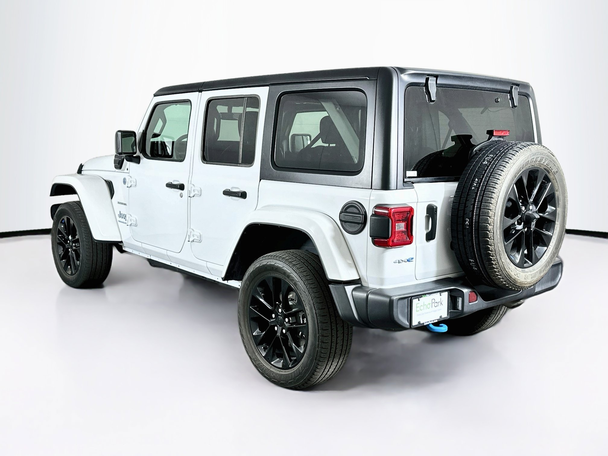 Used 2023 Jeep Wrangler Unlimited Sahara w/ Cold Weather Group AWD/4WD image 5
