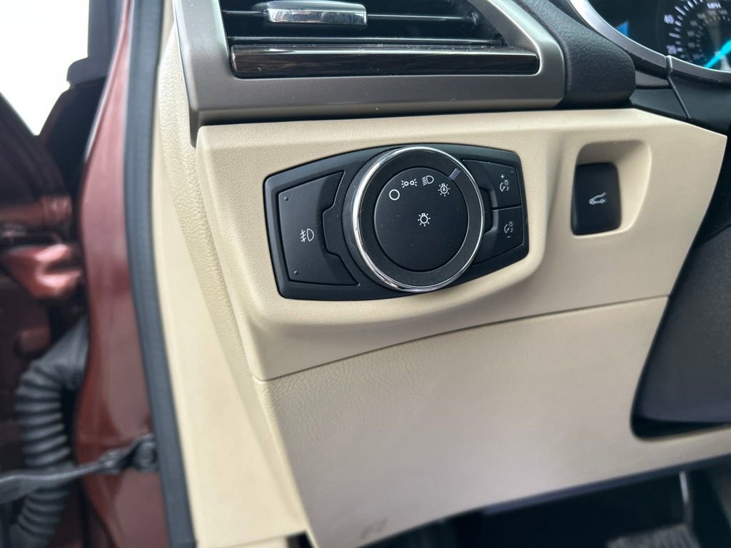 Used 2016 Ford Fusion SE w/ Equipment Group 202A image 21