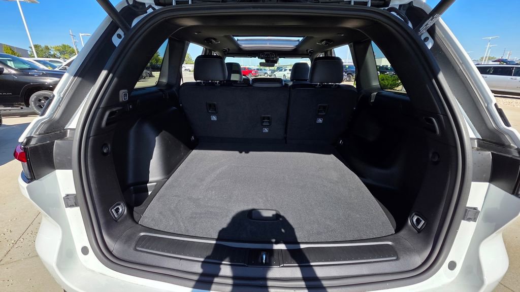 New 2025 Jeep Grand Cherokee Limited w/ Black Appearance Package image 17