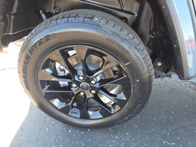 Used 2025 Jeep Wrangler Unlimited Sahara w/ Safety Group AWD/4WD image 50