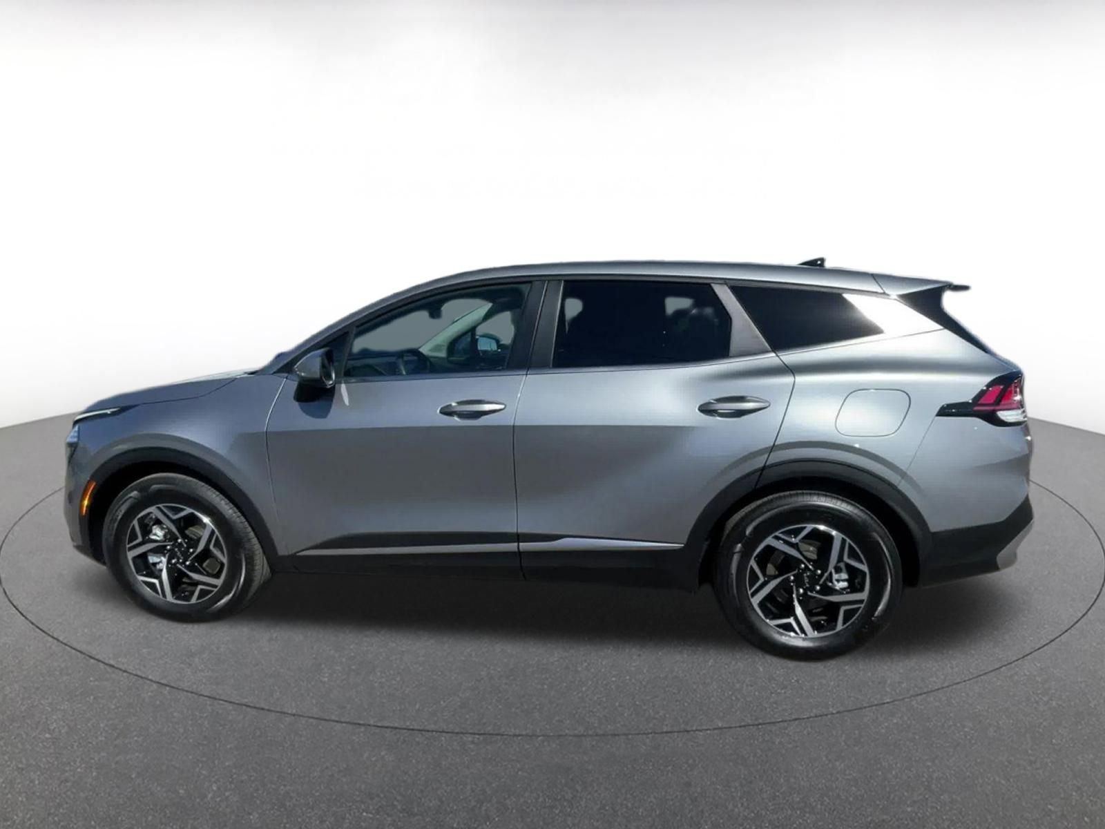 Used 2025 Kia Sportage LX image 9