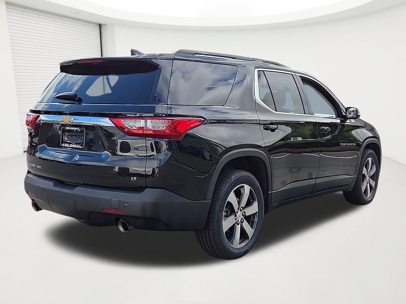 Used 2019 Chevrolet Traverse LT w/ LT Premium Package image 4