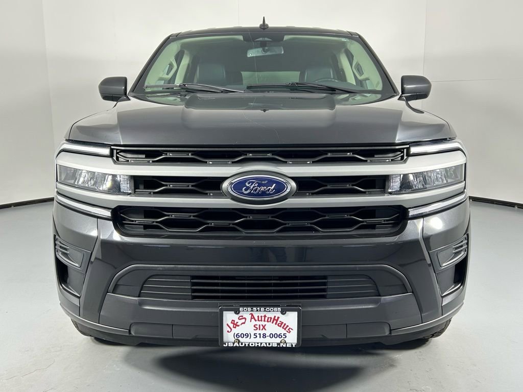 Used 2024 Ford Expedition Max XLT image 2
