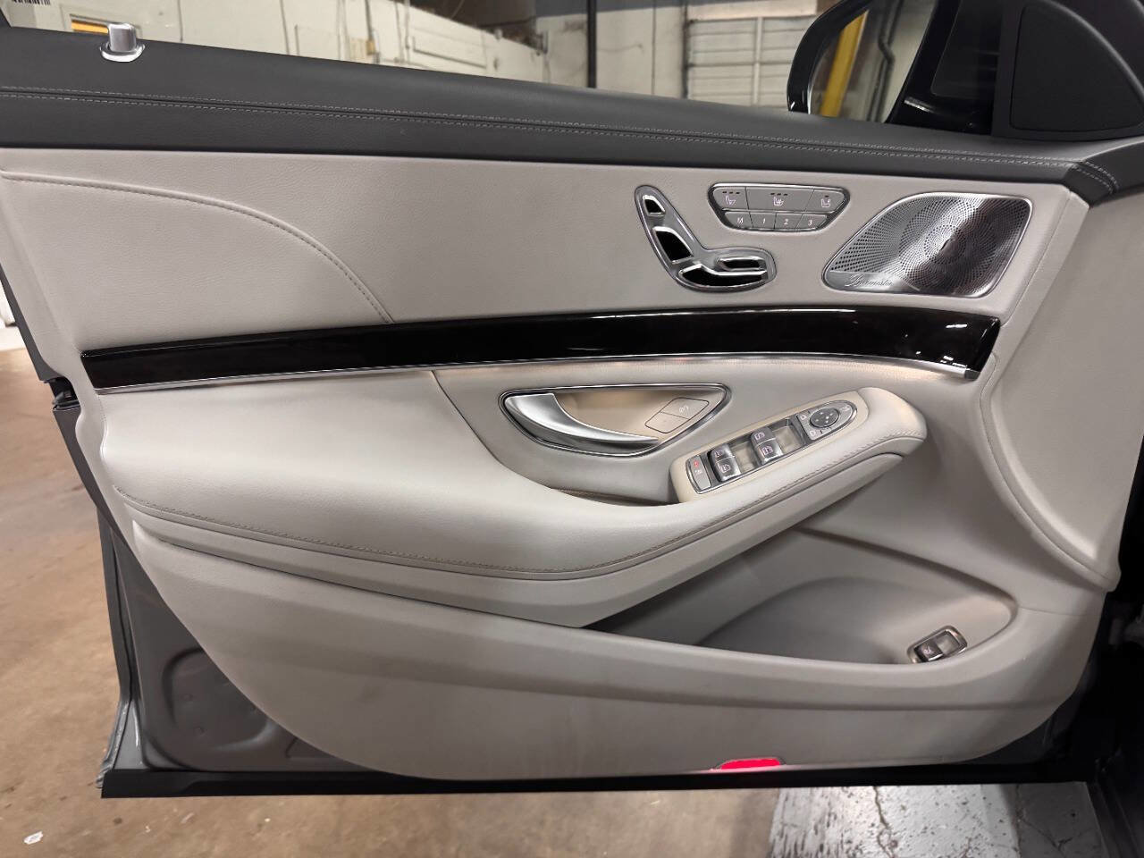 Used 2015 Mercedes-Benz S 550 4MATIC Sedan image 31