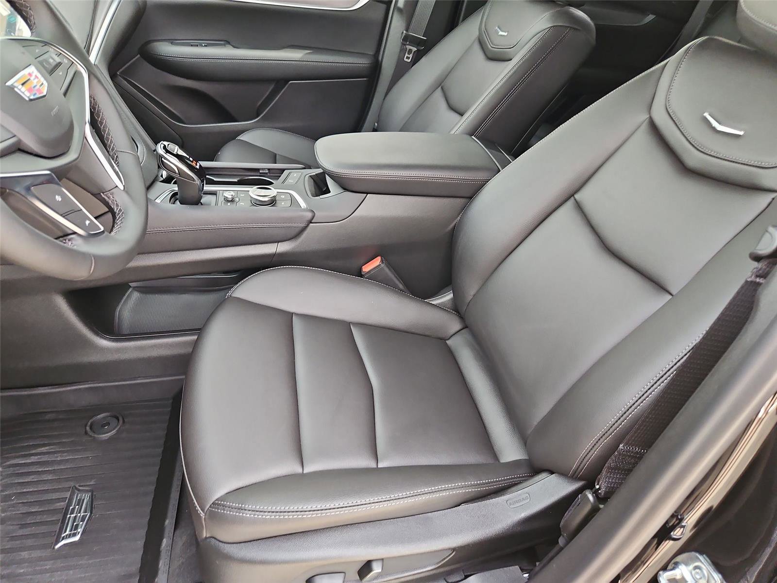 New 2026 Cadillac XT5 Luxury w/ LPO, Floor Liner Package AWD/4WD image 10