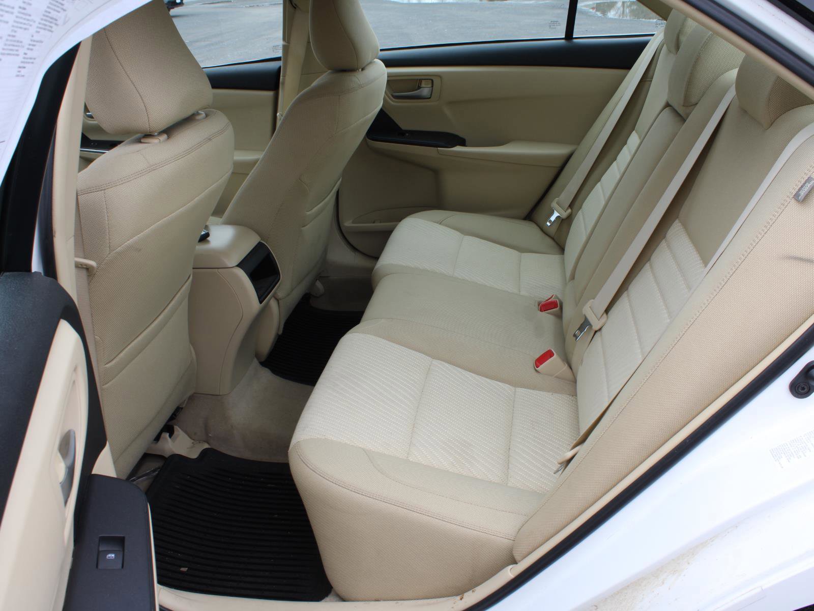 Used 2015 Toyota Camry LE image 14