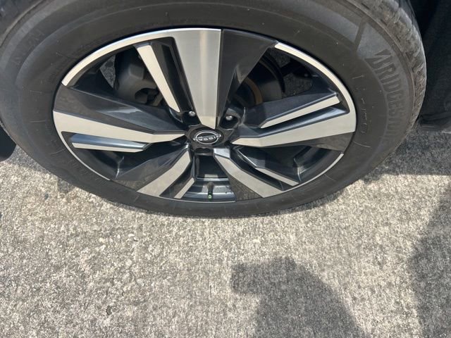 Used 2022 Nissan Rogue Platinum w/ Head-Up Display Package FWD image 11