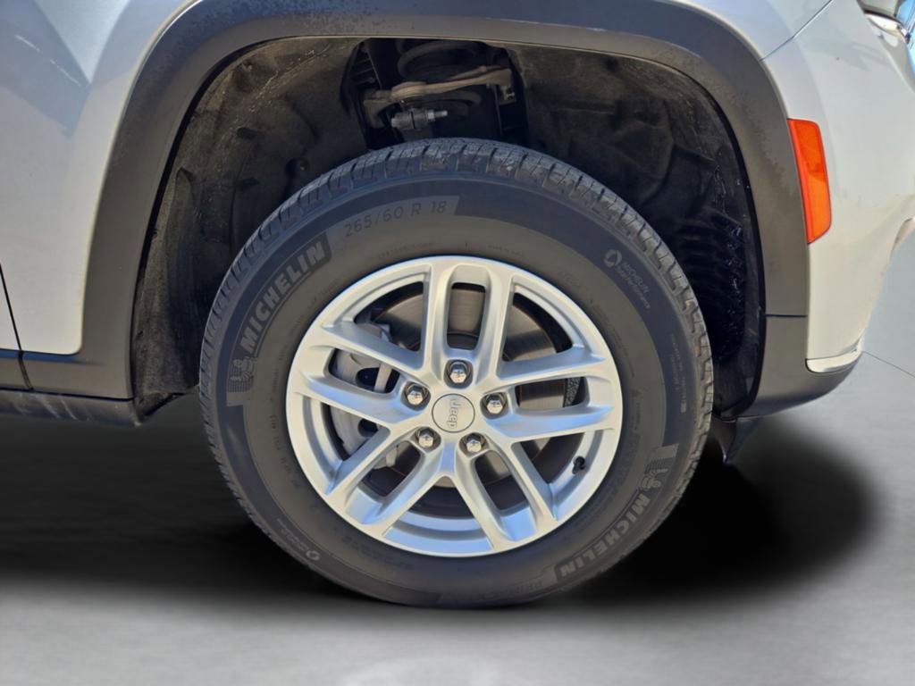 Certified 2024 Jeep Grand Cherokee L Laredo image 32
