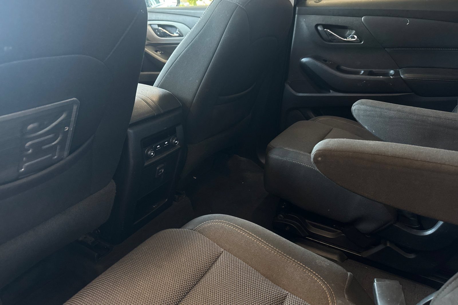 Used 2020 Chevrolet Traverse LT FWD image 8