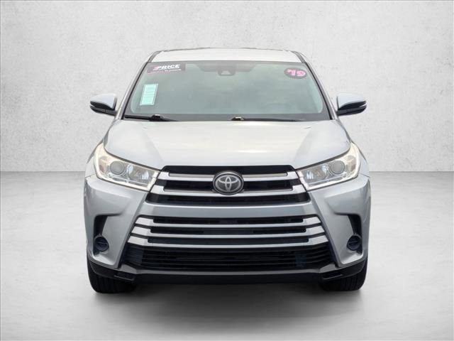 Used 2019 Toyota Highlander LE image 2