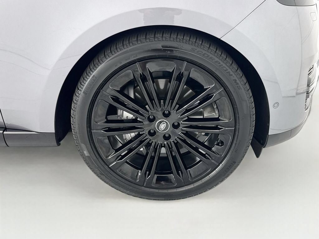 Certified 2025 Land Rover Range Rover SE AWD/4WD image 31