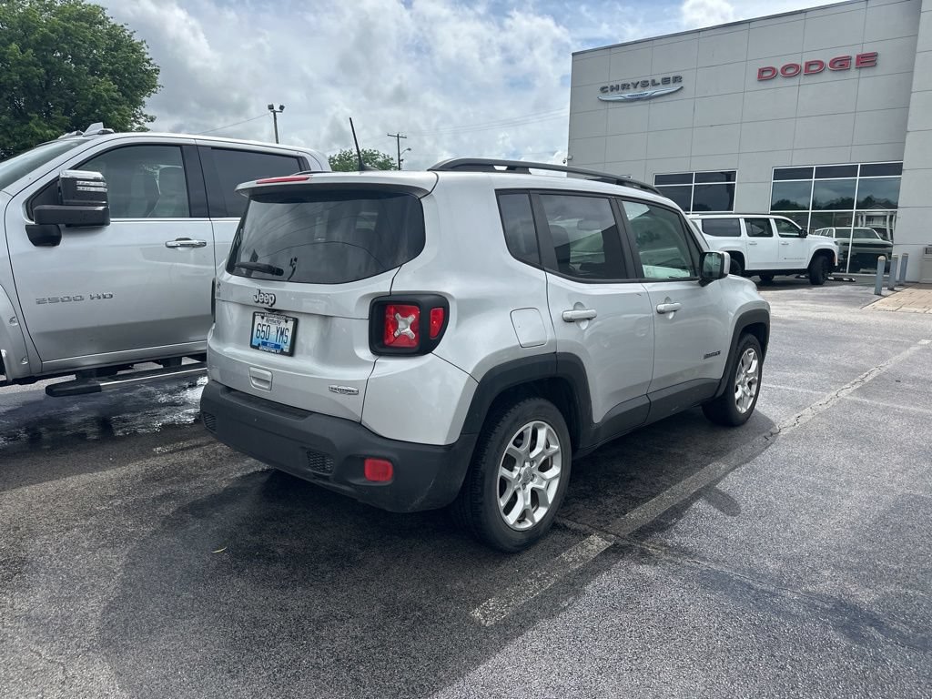 Used 2018 Jeep Renegade Latitude w/ Popular Equipment Group FWD image 3