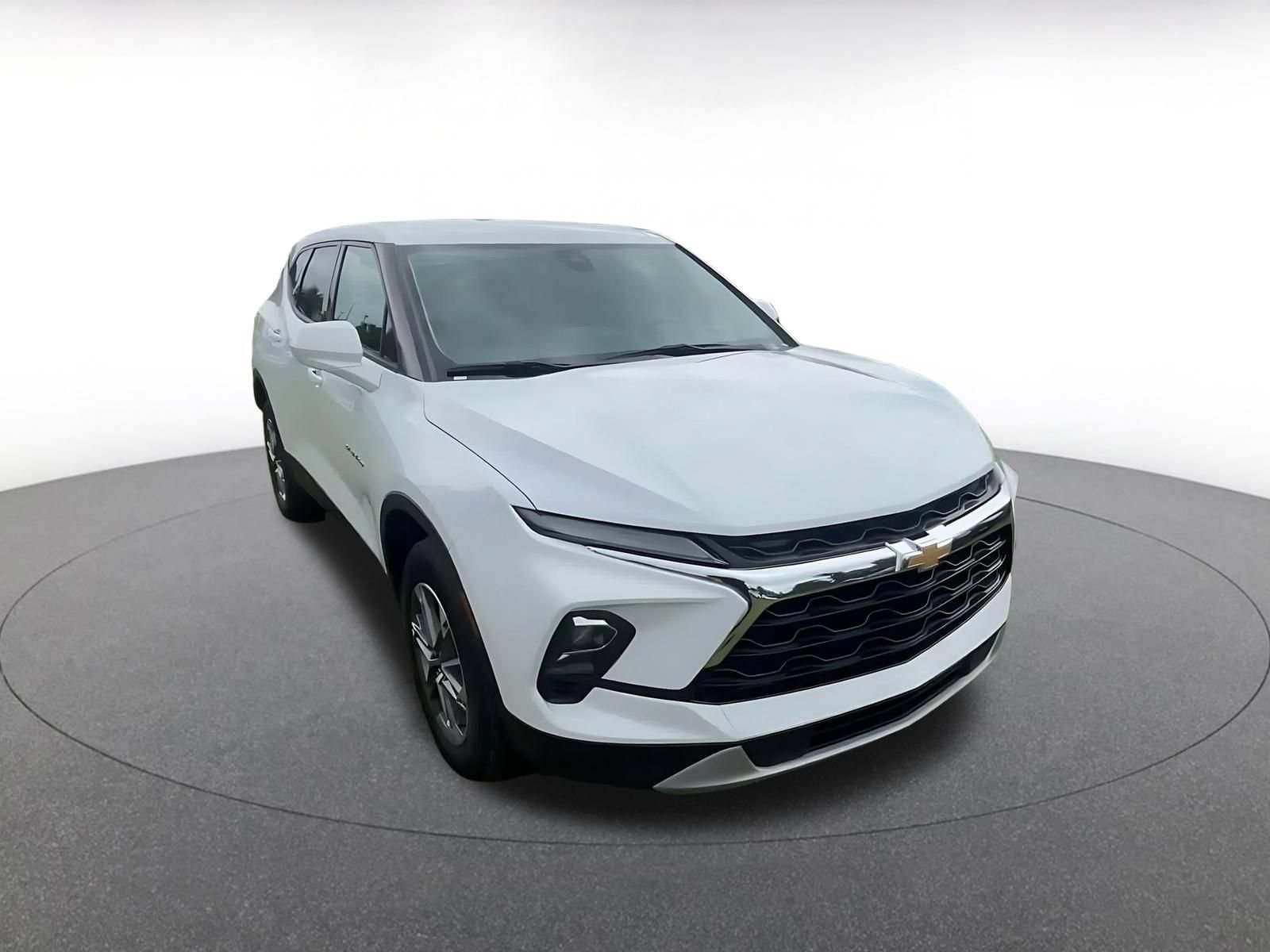 Used 2026 Chevrolet Blazer LT FWD image 3