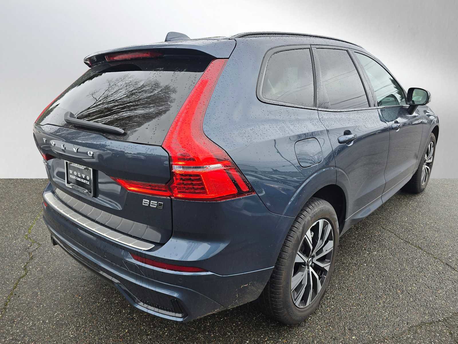Certified 2025 Volvo XC60 B5 Core w/ Protection Package Premier image 3