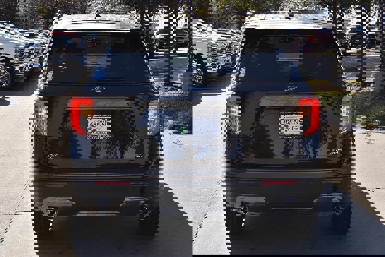 Used 2023 Ford Explorer XLT w/ Equipment Group 202A image 9