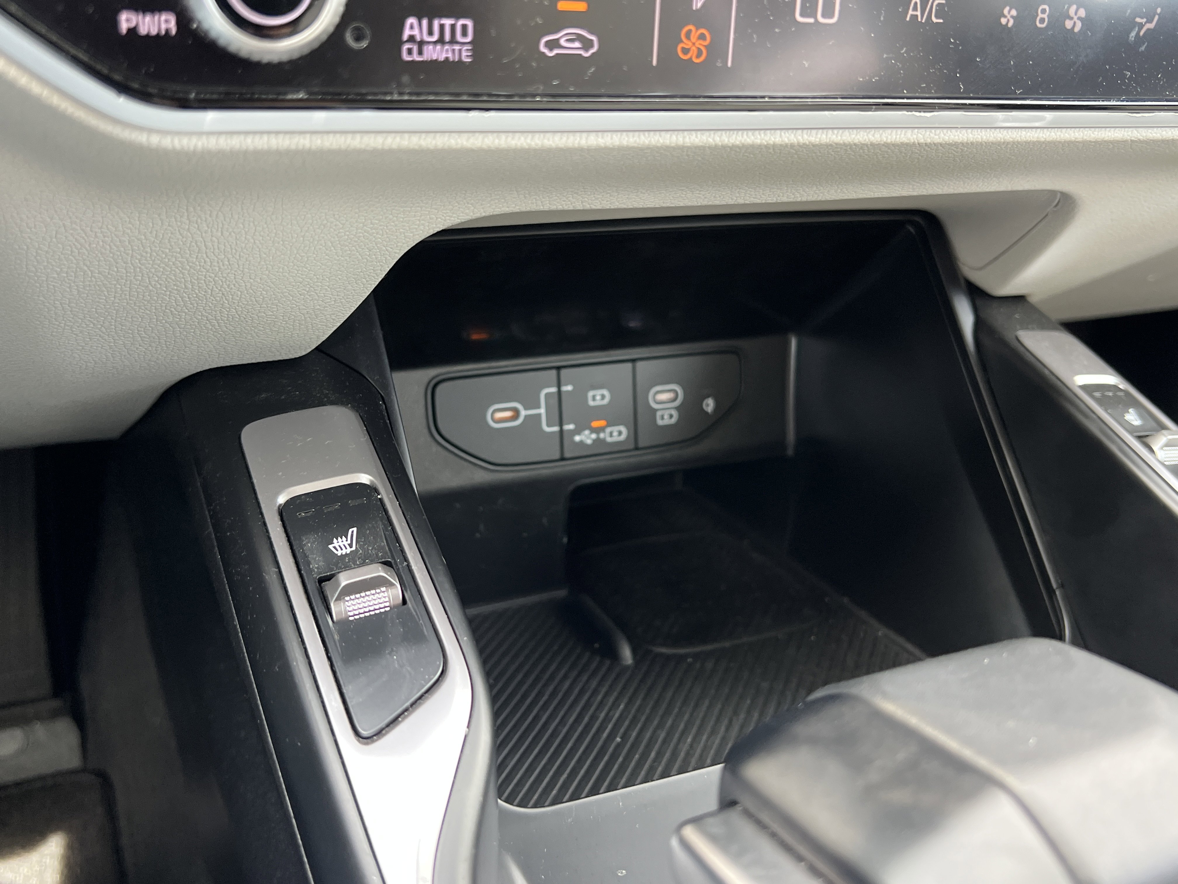 Certified 2025 Kia Sorento S image 34