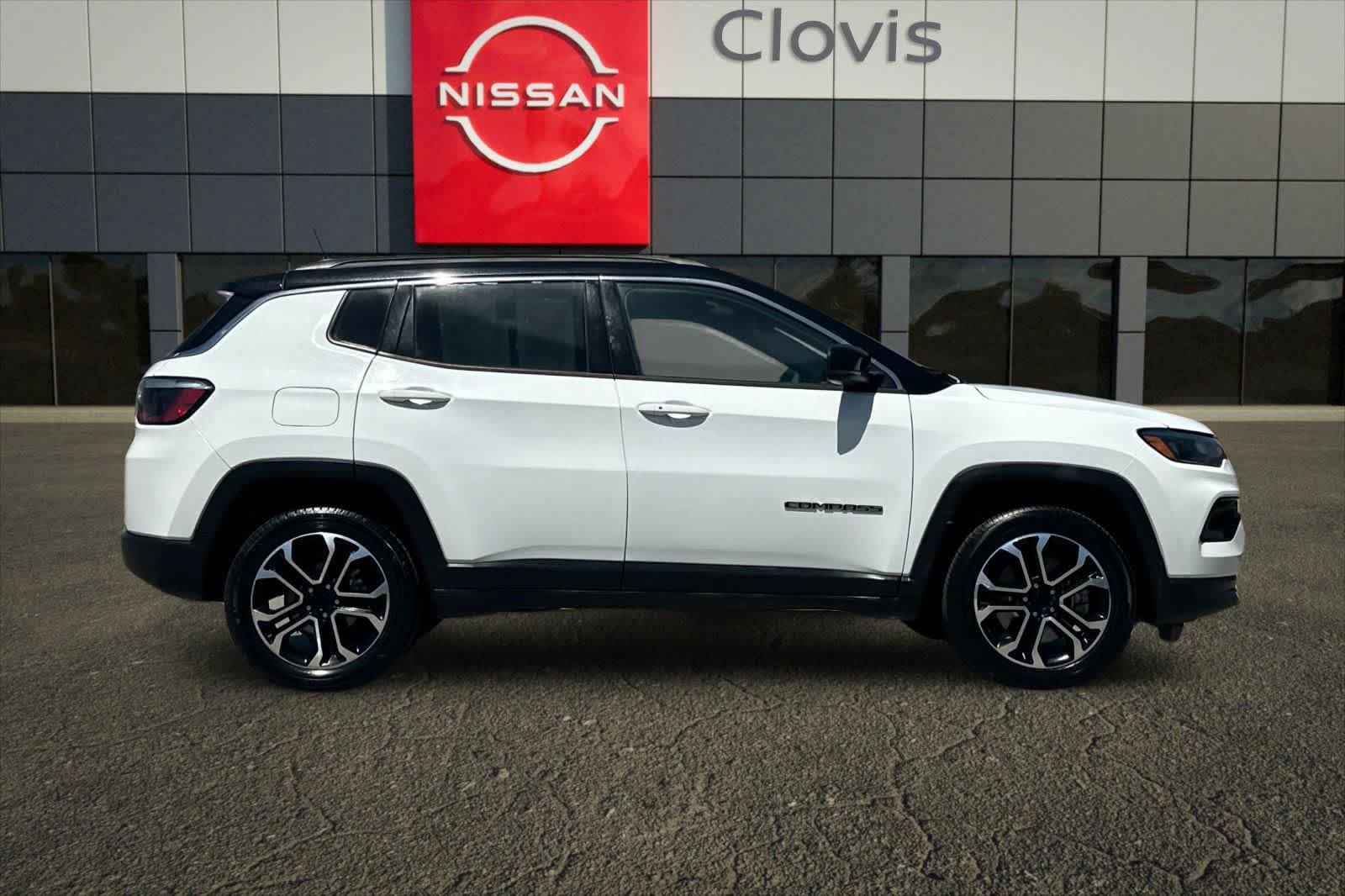 Used 2024 Jeep Compass Limited AWD/4WD image 9