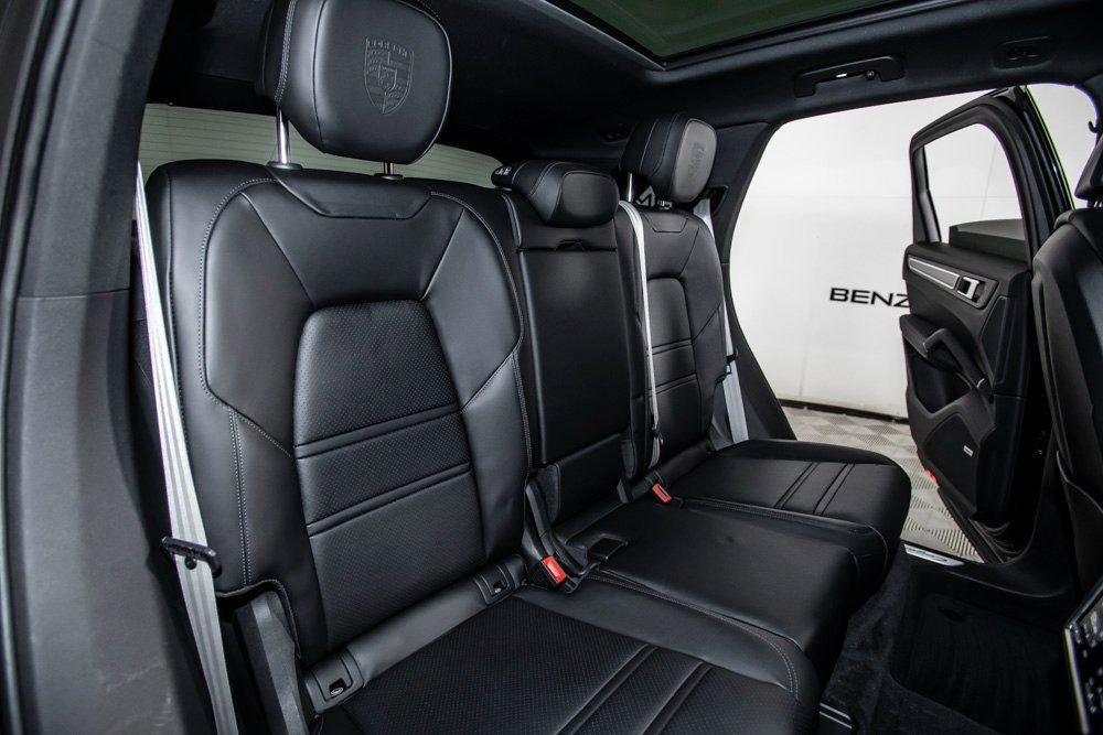 Used 2023 Porsche Cayenne S Platinum w/ Premium Package Plus image 43