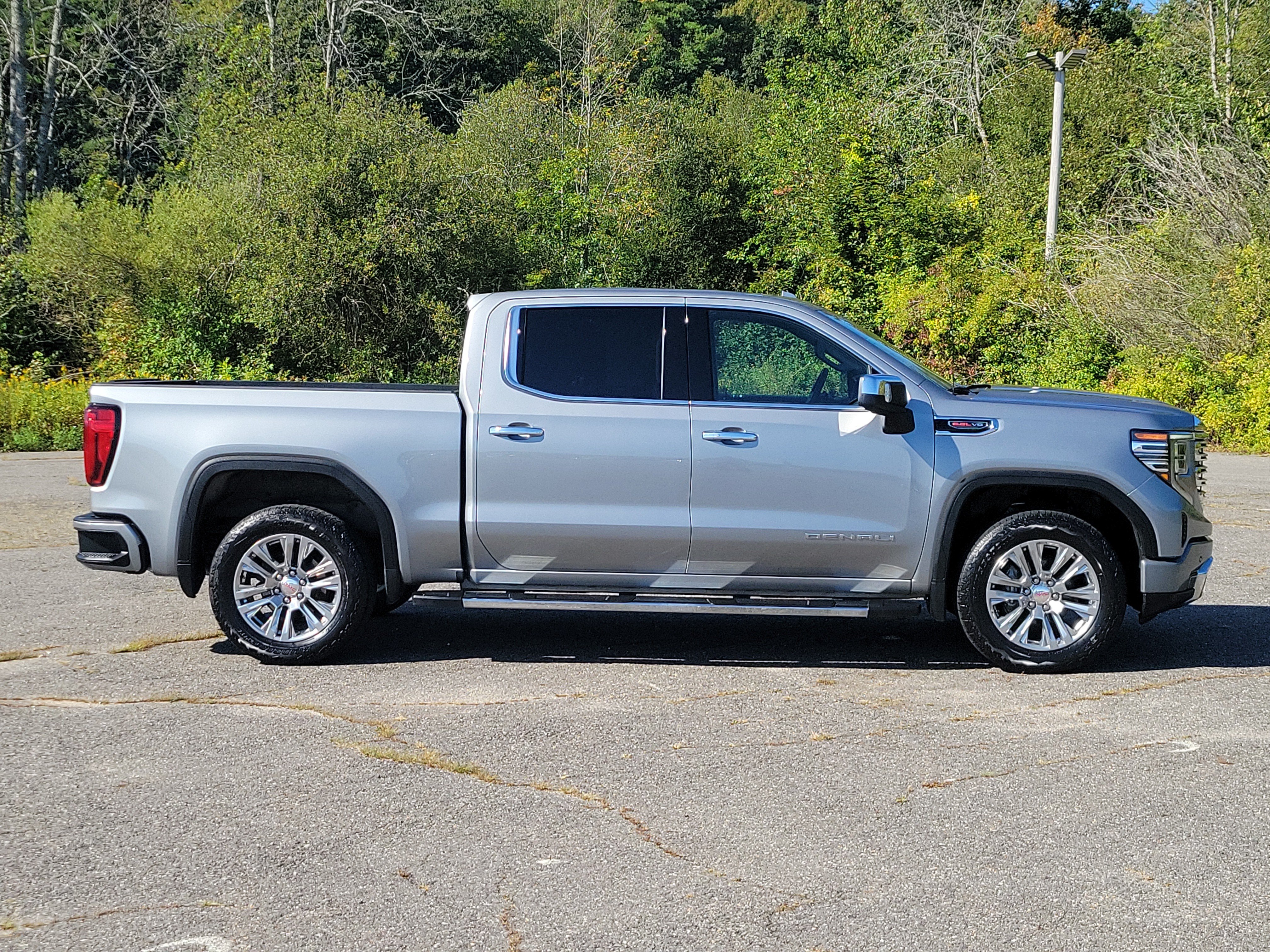 Used 2024 GMC Sierra 1500 Denali AWD/4WD image 4