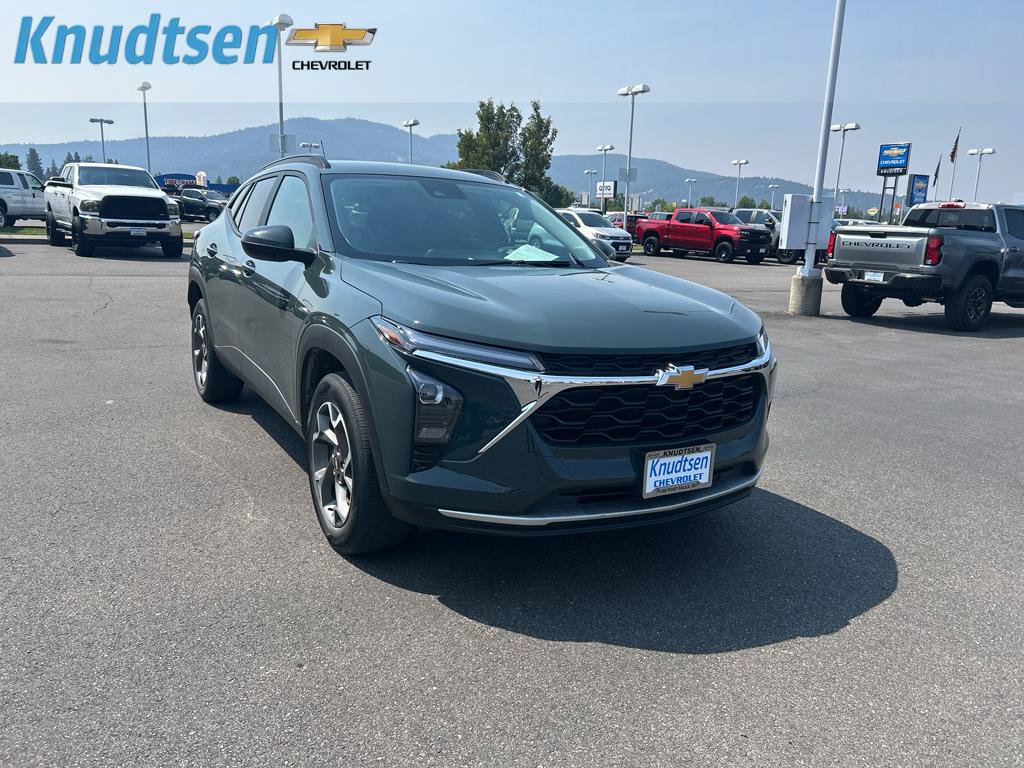 Used 2025 Chevrolet Trax LT w/ Driver Confidence Package