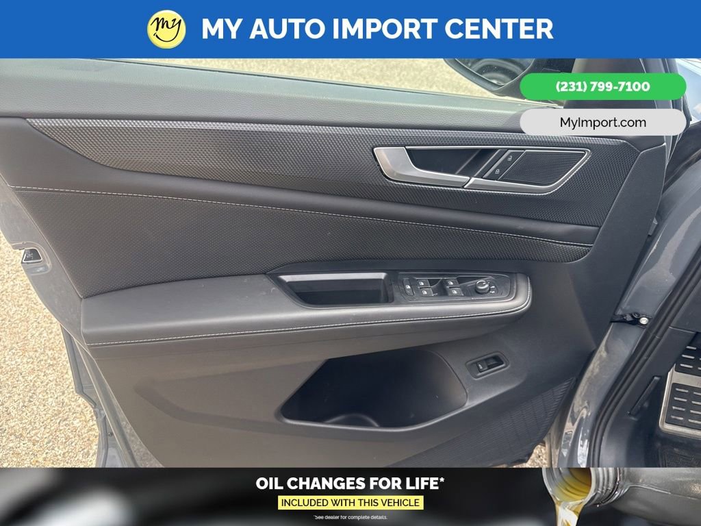 Used 2025 Volkswagen Atlas Cross Sport SEL R-Line AWD/4WD image 10