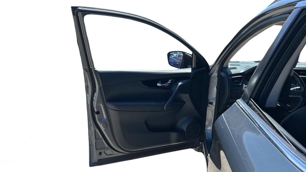 Used 2019 Nissan Rogue Sport SV w/ All-Weather Package image 11