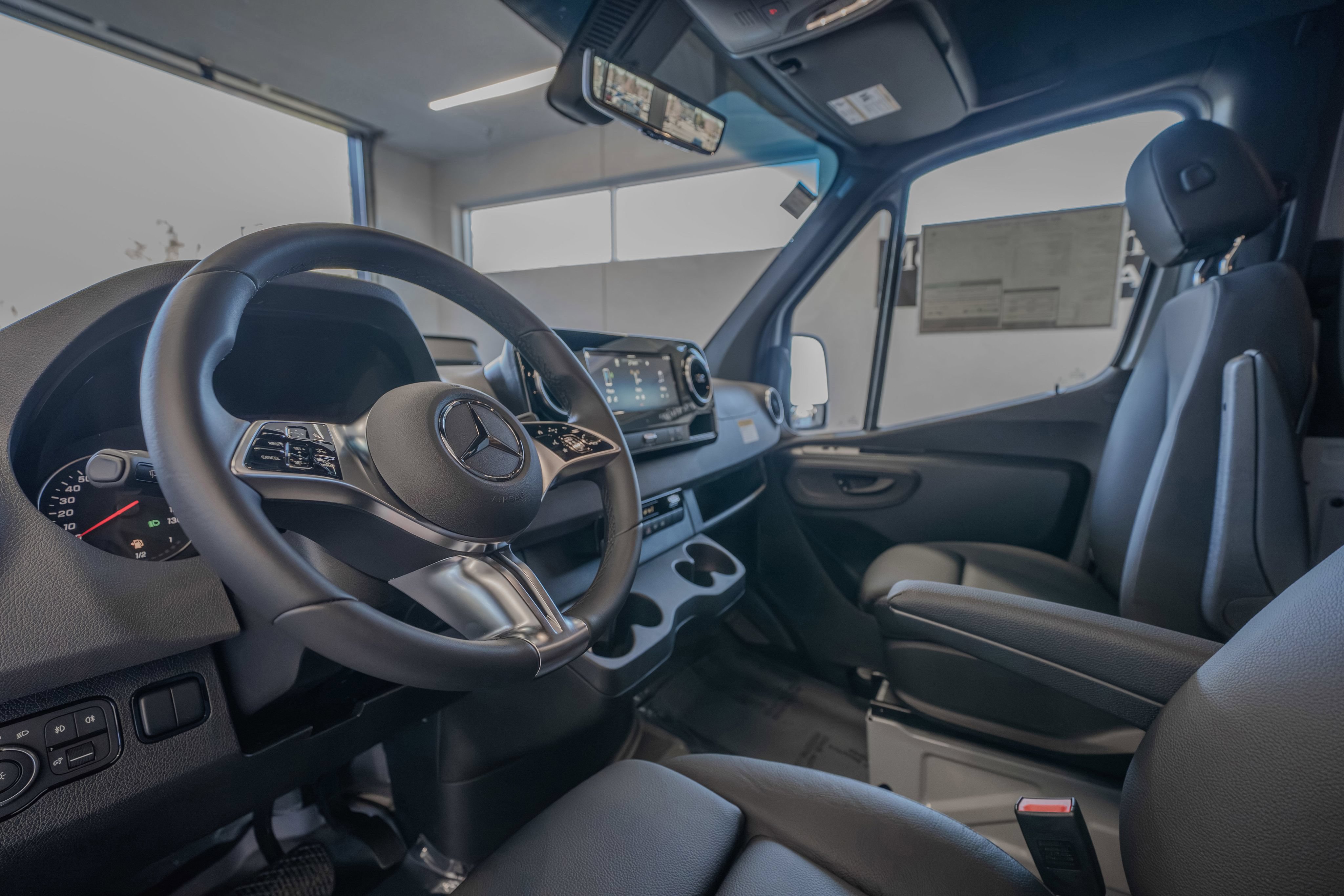 Used 2025 Mercedes-Benz Sprinter 2500 image 6