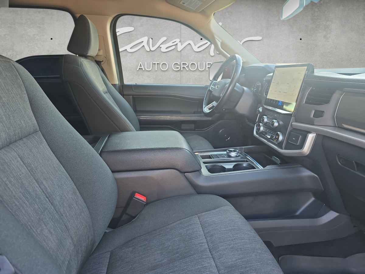 Used 2022 Ford Expedition XLT image 28