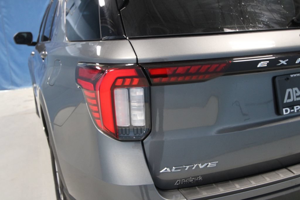 Used 2025 Ford Explorer Active AWD/4WD image 34